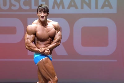 Bodybulider Makes Everyone's Day With His Unexpected Act Bodybulider Makes Everyone's Day With His Unexpected Act