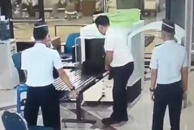 Very Drunk Citilink Pilot Checks-In In Indonesia Very Drunk Citilink Pilot Checks-In In Indonesia