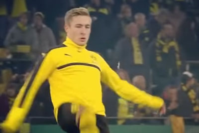 Ever Had A Chewing Gum Accidentally Fall Out Of Your Mouth? See What This Football Player Did! Ever Had A Chewing Gum Accidentally Fall Out Of Your Mouth? See What This Football Player Did!