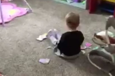 Mom Secretly Captures Toddler Singing 'Jolene', Footage Goes Instantly Viral Mom Secretly Captures Toddler Singing 'Jolene', Footage Goes Instantly Viral