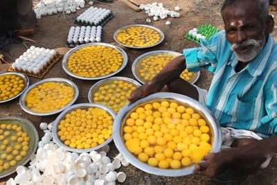 Indian Family Prepares 1000 Eggs To Give Away Food To Poor People Indian Family Prepares 1000 Eggs To Give Away Food To Poor People