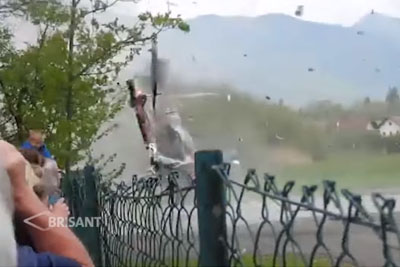 Helicopter Pilot Lands Too Close To Building, Horrifying Crash Happens Helicopter Pilot Lands Too Close To Building, Horrifying Crash Happens