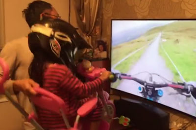 Is This The Greatest Dad On The Whole Planet? This Is How He Entertained His Daughter Is This The Greatest Dad On The Whole Planet? This Is How He Entertained His Daughter