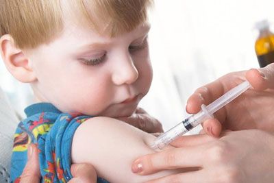 Besede matere šokirale Slovenijo: To se je zgodilo njenemu otroku po cepljenju!