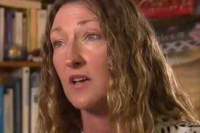 VIDEO: Jezna veganka toži sosede, ker na žaru pečejo meso