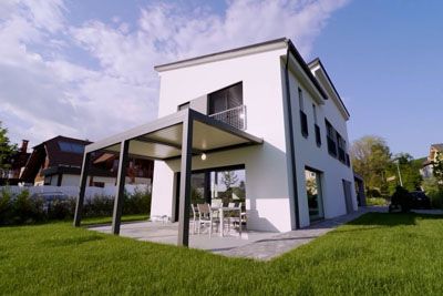 VIDEO: Sodoben dom mlade družine iz Slovenije: Poglejte hišo, v kateri živijo!