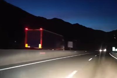 VIDEO: Grozljivka na gorenjski avtocesti: Tovornjak peljal v nasprotno smer!