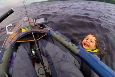 Kajakaš v reki rešil 6-letnega dečka: Padel je s čolna, oče je odpeljal naprej!