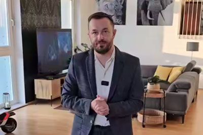 VIDEO: Vedeževalec Blaž pokazal svoje stanovanje: Obiskal so ga v Mariboru!
