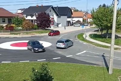 VIDEO: Zmešnjava za voznike v hrvaškem mestecu, kjer so dobili novo krožišče