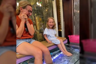VIDEO: Slovenka s hčerko obiskala Tajsko: Nalezljiv smeh deklice obkroža svet!