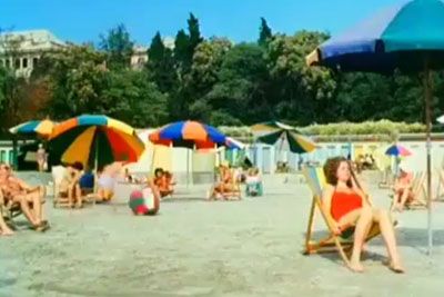 Plaža v Portorožu leta 1961: Posnetek iz preteklosti, ki prebudi nostalgijo!