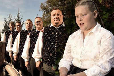 Nastop, ki je ganil Slovenijo: Hčerka Doroteja zapela očetovo pesem