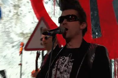 Tilen Artač nasmejal s parodijo: Zapel o božičnici in podaljšanju vinjet