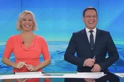 Posnetek iz 24UR: Jani Muhič in Petra Kerčmar nasmejala gledalce