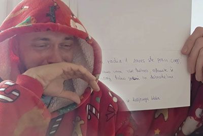 Robert Roškar jokal na bolniški, na vrata sta pozvonila dva gospoda