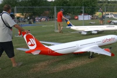 Kompilacija nesreč ogromnih RC modelov letal