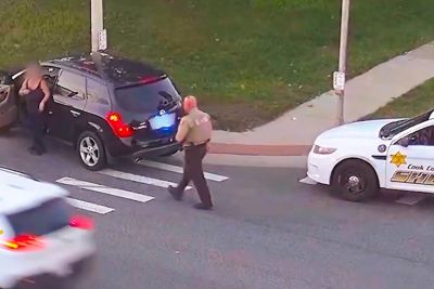 Policist s hitrim ukrepanjem rešil voznico, ki se je dušila