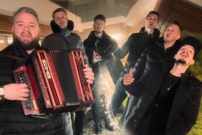 Nastop, ki je Sloveniji segel do srca: Zapeli so eno najlepših slovenskih pesmi