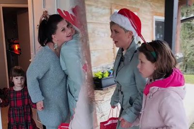 Ana iz Delovne akcije za božič ganila družine, ki jim je spremenila življenje