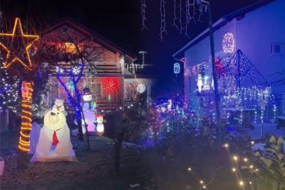 Čarobna okrasitev vasice na Štajerskem, pri lučkah sodeluje cel kraj