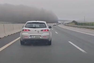 Neumnost voznika celjskih tablic na avtocesti, nalašč je zaviral