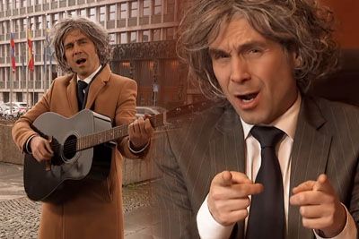 Tilen Artač do solz nasmejal kot Golob, priredil pesem Jana Plesenjaka