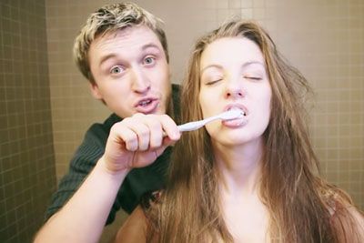 Star 29 let, še vedno isti: Tako je Denis Avdić nasmejal v reklami leta 2011