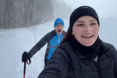 Jože Potrebuješ in hči v snegu zapela polko: Posnetek, ki ogreje srce