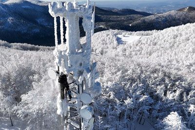 Slovenec plezal na zaledenel stolp: »Brez signala lahko ostane cela dolina«