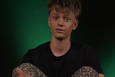 18-letni Mark tarča kritik pred Kmetijo, zdaj so mu mnogi stopili v bran