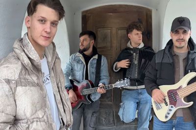 Firbci ganili s pesmijo, ki velja za eno najlepših: »Še bolj čustveno od originala«