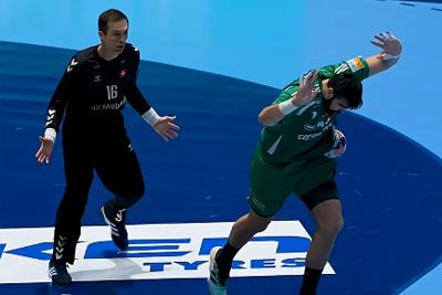 Žoga izginila pred očmi vratarja: Komedija z EP 2026 obkrožila splet