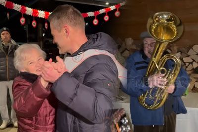 Matjaž iz skupine Čuki praznoval abrahama: Plesal z mamo, oče igral bariton