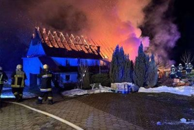 Požar pogoltnil hišo in hlev: Več let sta gradila, čez noč ostala brez vsega