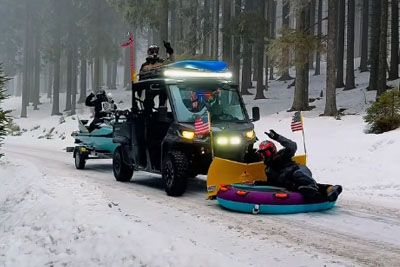 Štajerci z norim posnetkom nasmejali splet: »Plužimo pot v poletje«