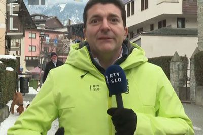 Posnetek, ki je nasmejal Slovenijo: kuža v ozadju ukradel vso pozornost