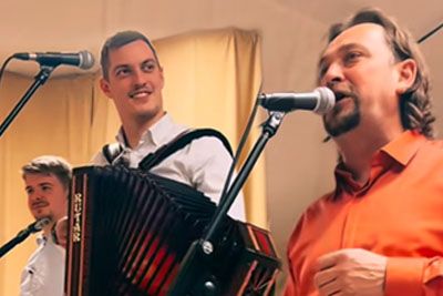 Na veselici srečali Silva Pliberška – sledil ganljiv nastop, ki obkroža Slovenijo