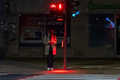 Luč za zombije zdaj tudi v Ljubljani: Rešitev ali potuha?