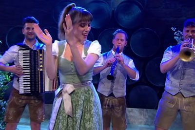 Monika Avsenik zapela uspešnice skupine ABBA, dedek Slavko Avsenik bi bil ponosen