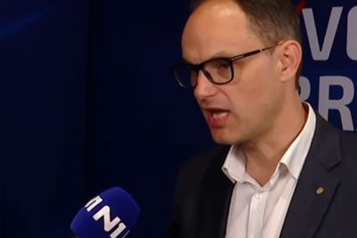 Anže Logar ostal pred parlamentom: Svobodi lahko omogoči vlado