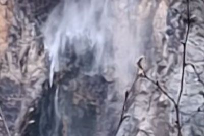 Močan veter obrnil slap Boka: prizor iz Bovca osupnil splet