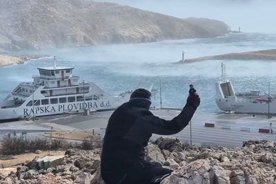 Posnetek orkanske burje na Jadranu: sunek vetra 192 km/h