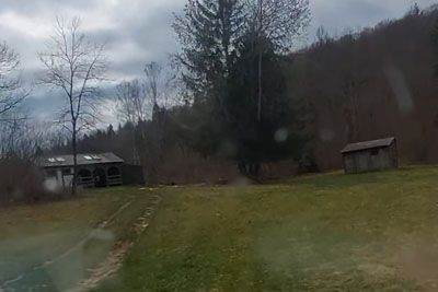 Kmetije ni več, hišo so porušili: posnetek razkriva, kako posest izgleda danes