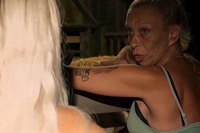 Nočna drama na Kmetiji: Aleksandra vdrla v hlev, Ema izgubila živce