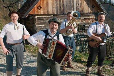 Pesem o žganju, ki se ji smeji Slovenija: Zapeli o največji kmečki katastrofi