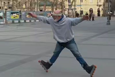 69-letni Rajko sredi Ljubljane obkrožil splet: 