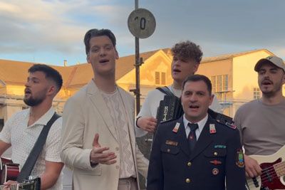 Gasilec zapel s Firbci, navdušili Slovence: Poglej ta nastop