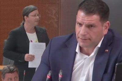 Zoran Stevanović pokazal zobe: Okrcal svoje poslance, mirno zavrnil Grgurevičevo