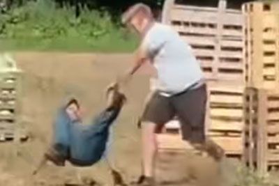 Posnetek, ki pretresa Slovenijo: Tako so delavce napadli na kmetiji Bobnar